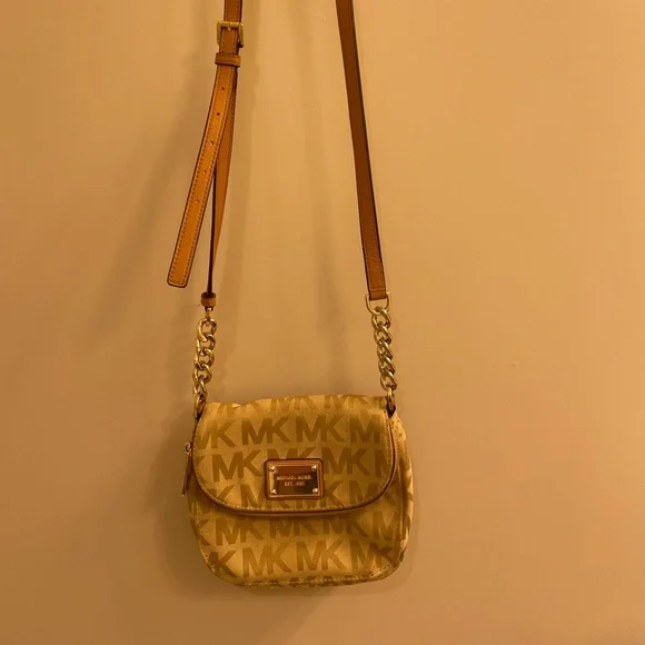 Michael Kors Small Cross Body Logo Purse - Picture 2 of 3